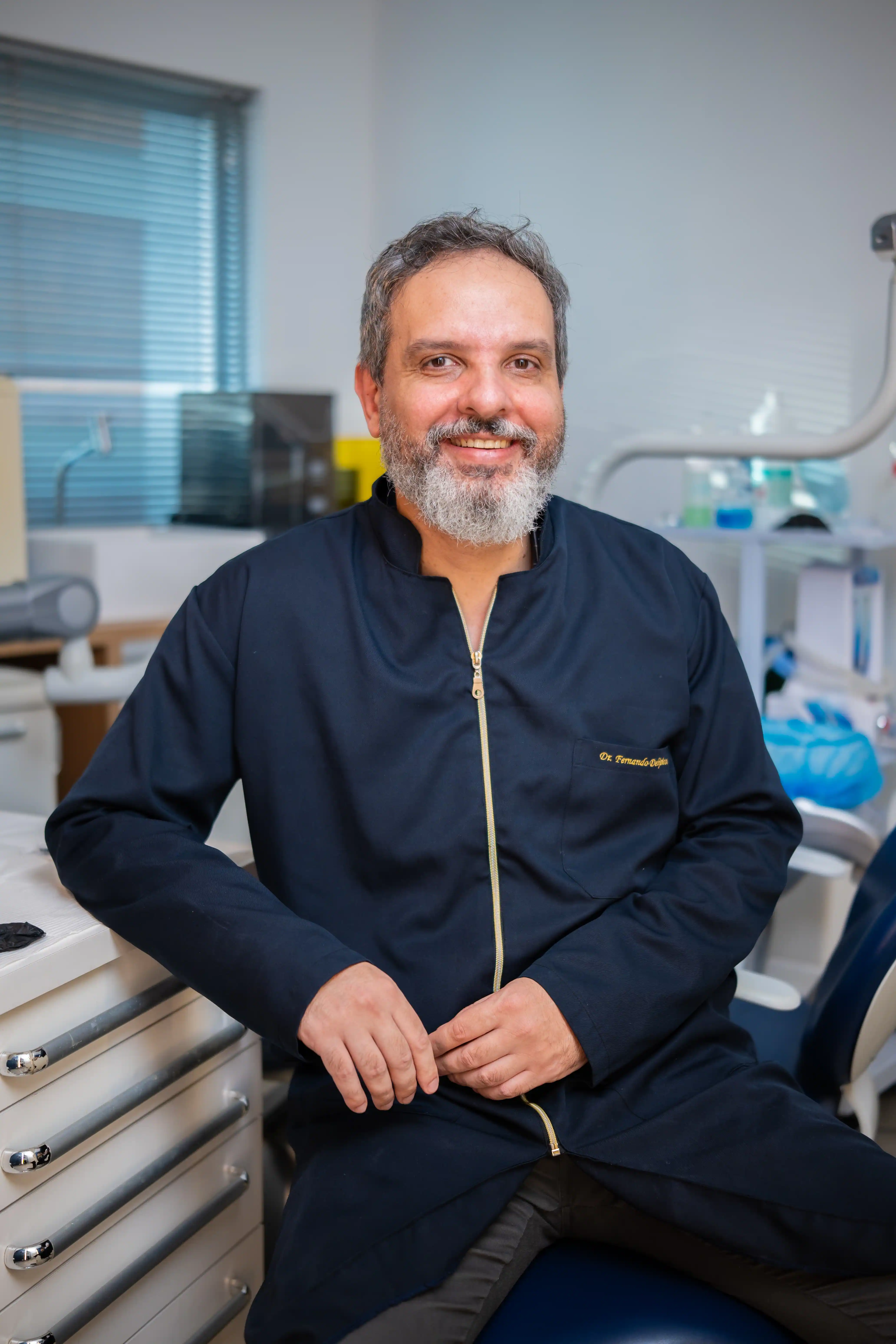 Dr. Fernando Delijaicov — Cirurgião e Traumatologista Bucomaxilofacial